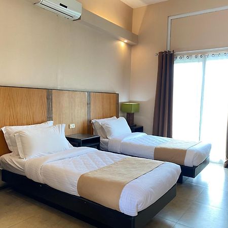 The Park - Silang Hotel ภายนอก รูปภาพ
