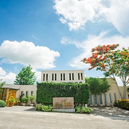 The Park - Silang Hotel ภายนอก รูปภาพ