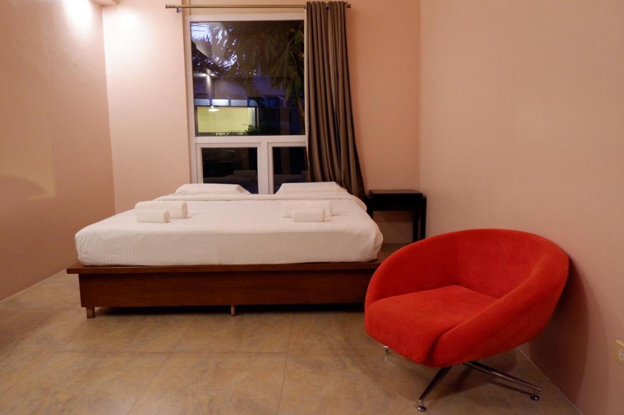 The Park - Silang Hotel ภายนอก รูปภาพ