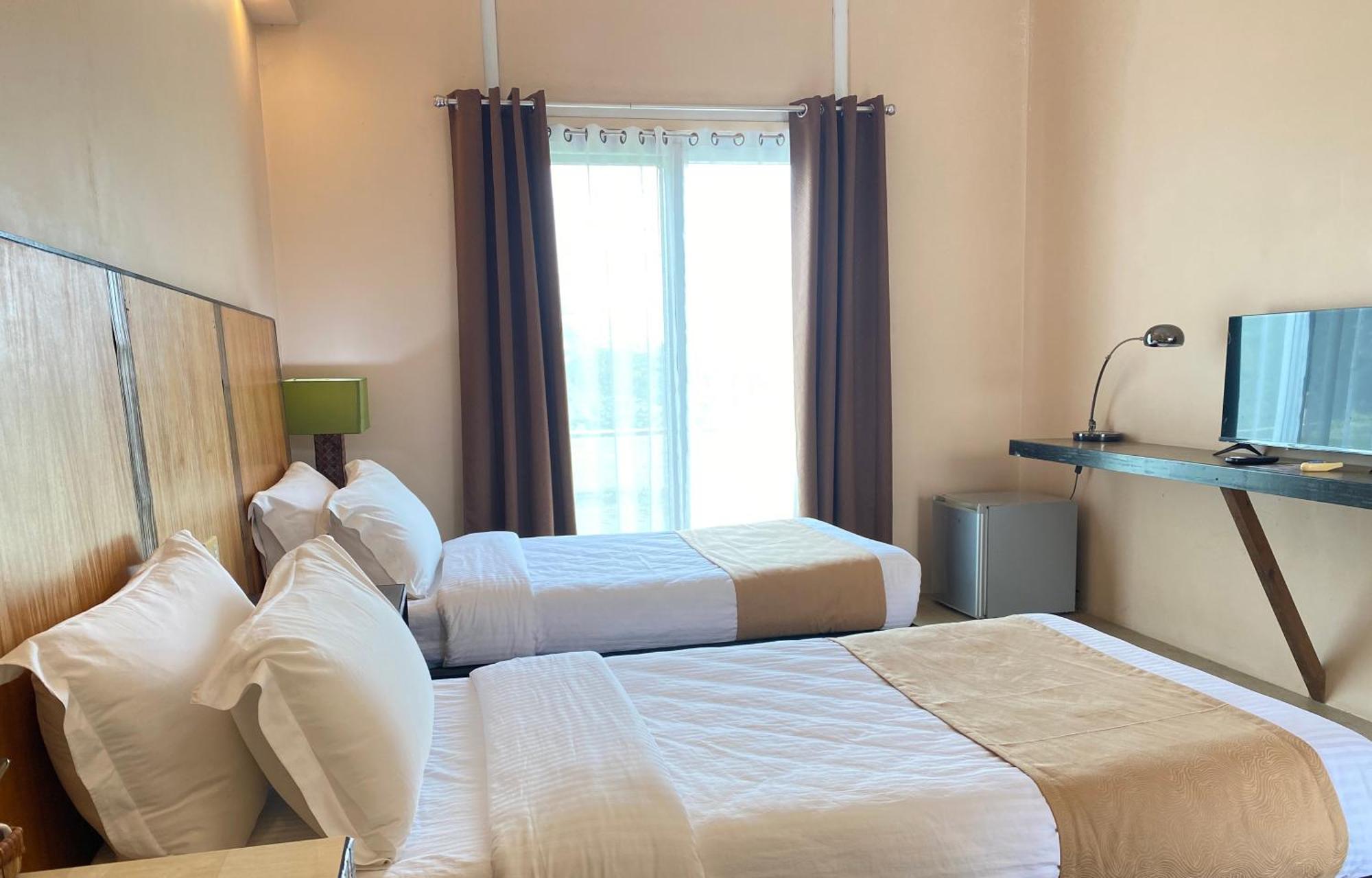 The Park - Silang Hotel ภายนอก รูปภาพ