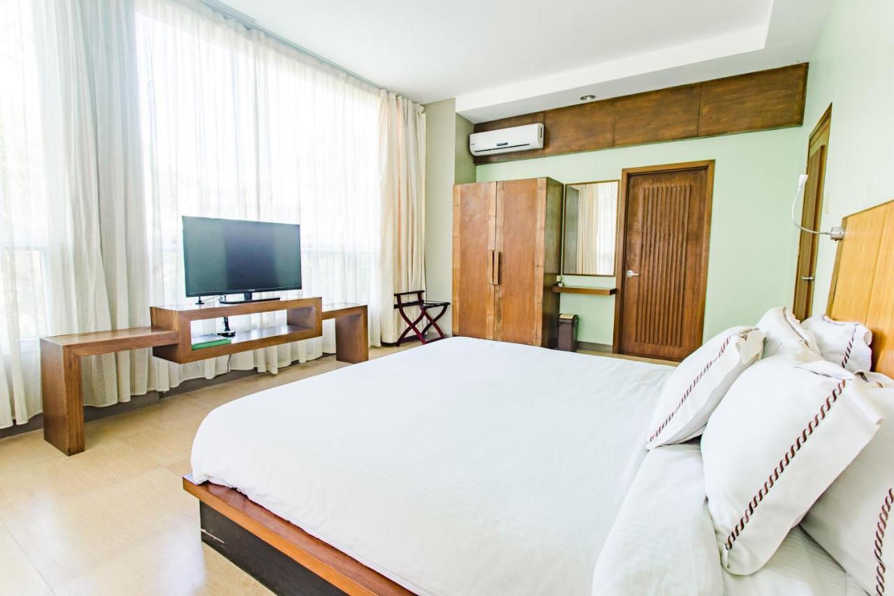 The Park - Silang Hotel ภายนอก รูปภาพ