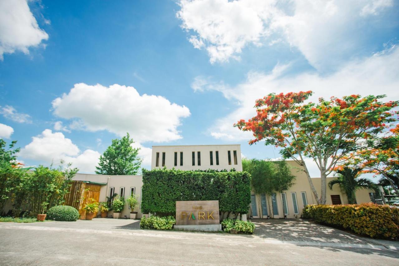 The Park - Silang Hotel ภายนอก รูปภาพ