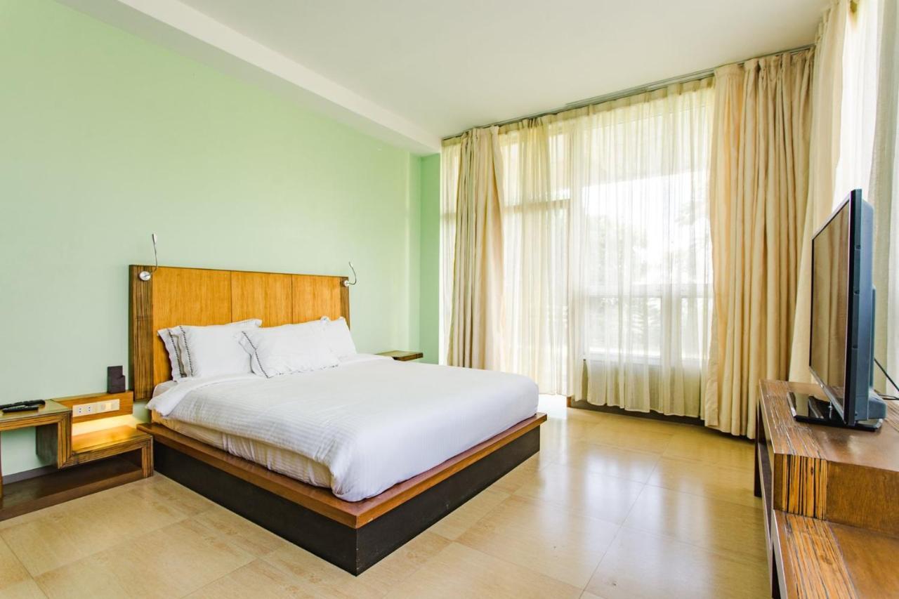 The Park - Silang Hotel ภายนอก รูปภาพ