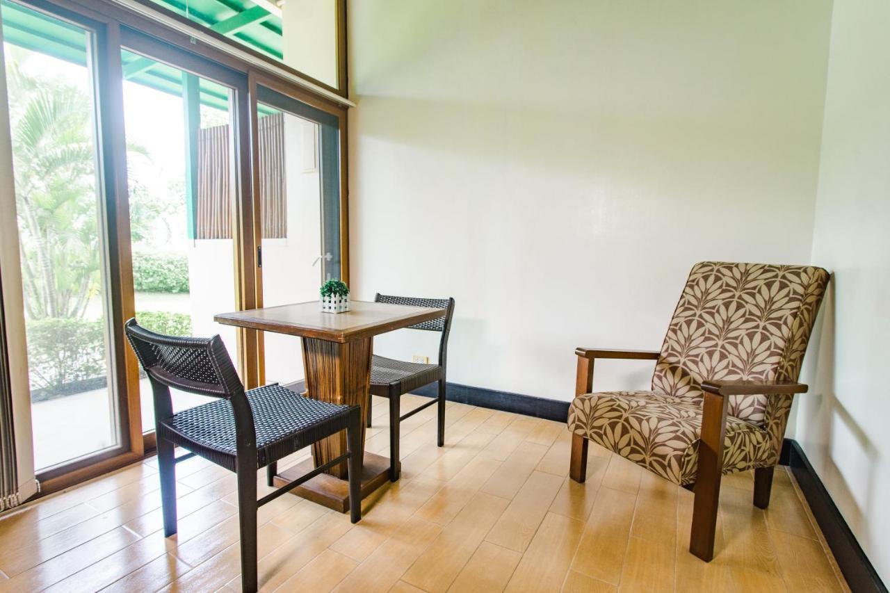 The Park - Silang Hotel ภายนอก รูปภาพ