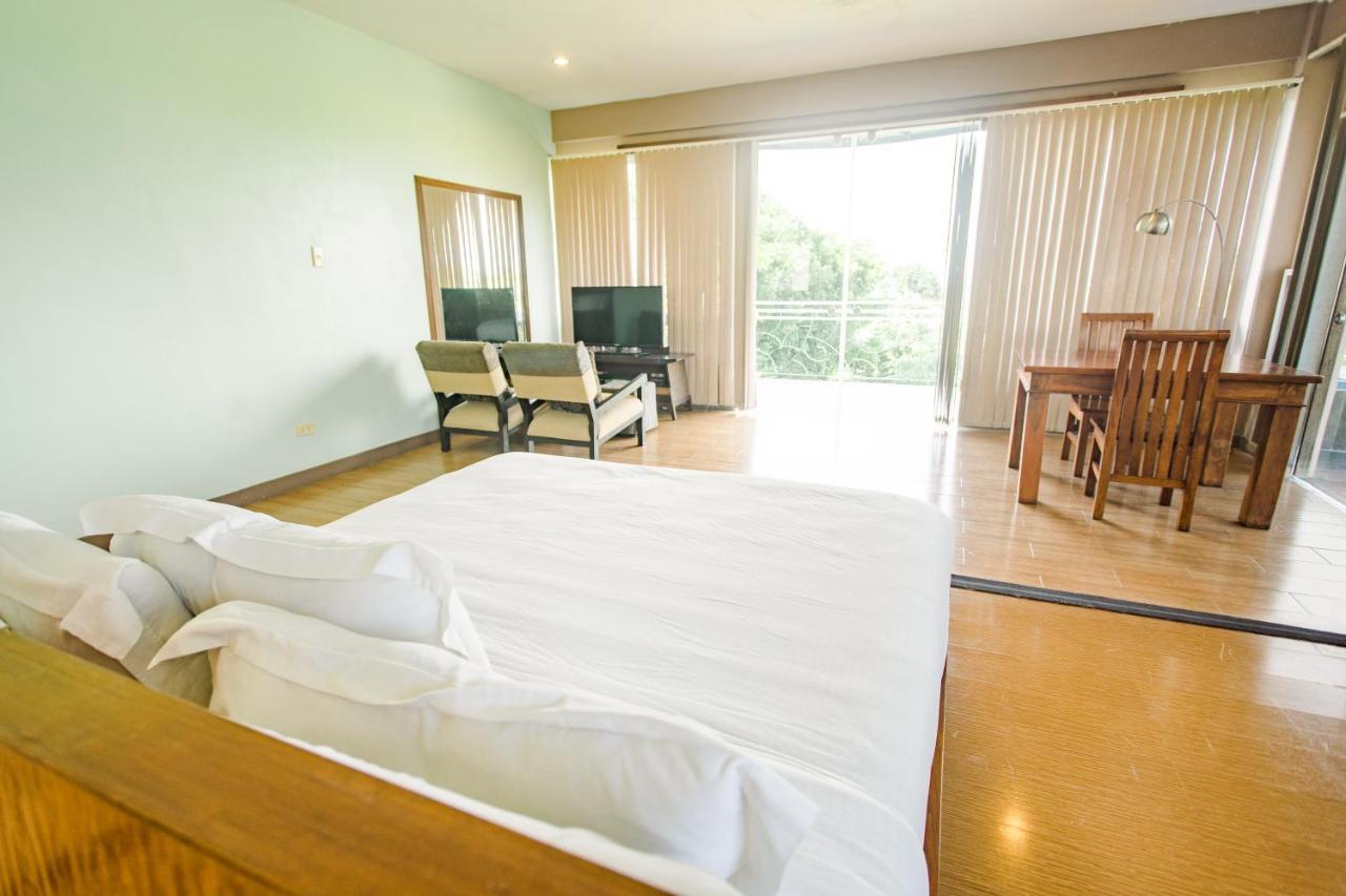 The Park - Silang Hotel ภายนอก รูปภาพ